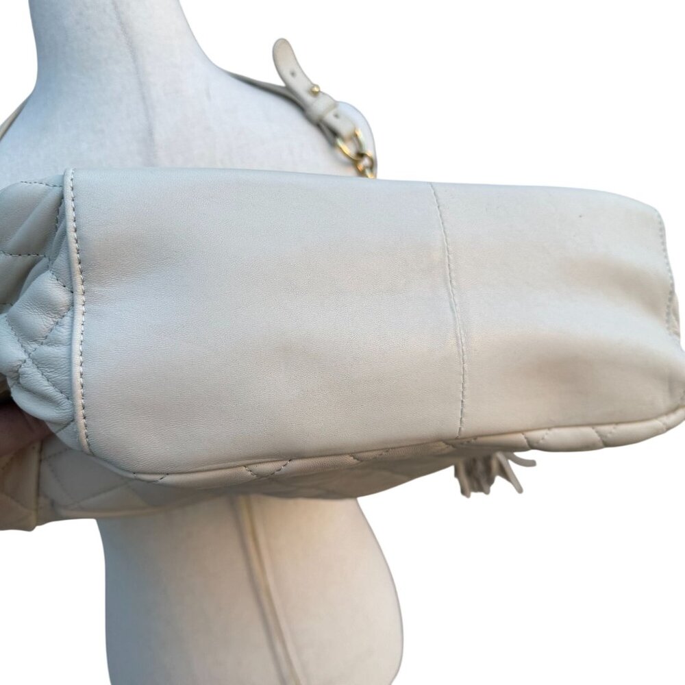 Isaac Mizrahi Quilted Leather Shoulder Bag Tassel Gold Chain Straps Ivory Beige - Picture 9 of 13